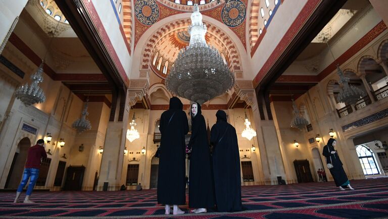 Женщины в суннитской мечети Мухаммад Аль-Амин в центре Бейрута