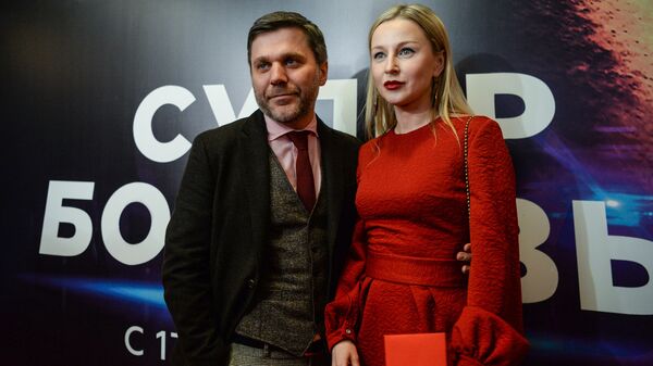 Актеры Джемал Тетруашвили и Ольга Медынич на премьере фильма Супер Бобровы в Москве 
