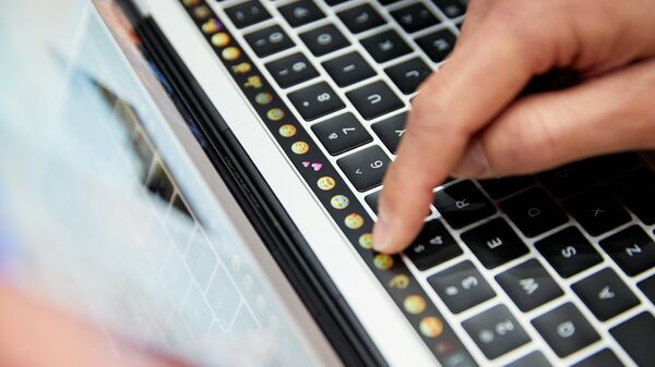 Apple Touch Bar на новых ноутбуках MacBook Pro