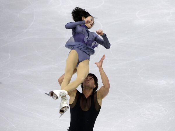 Фигуристы Юко Кавагути и Александр Смирнов на этапе Гран-при Skate Canada Фигуристы Юко Кавагути и Александр Смирнов на этапе Гран-при Skate Canada