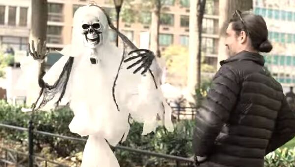 Скелет на сигвее испугал жителей Нью-Йорка