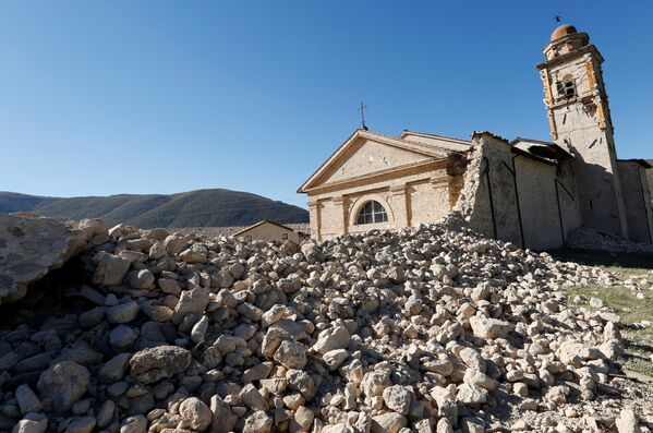 Церковь св. Антония, пострадавшая от землетрясения. Норча, Италия