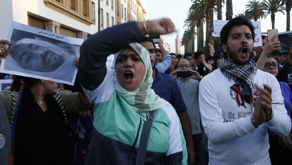 Акция протеста в связи с гибелью торговца рыбой в городе Рабат, Марокко. 30 октября 2016