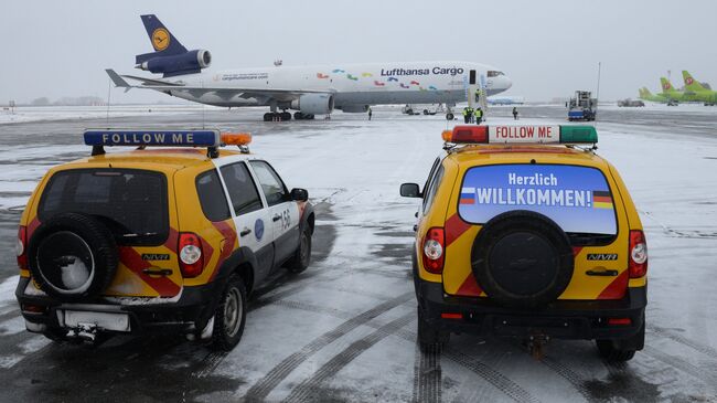 Прибытие первого рейса авиакомпании Lufthansa Cargo в аэропорт Толмачево в Новосибирске. 31 октября 2016