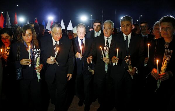 Посол РФ в Каире Сергей Кирпиченко во время акции памяти жертв крушения российского самолета А321 в Египте