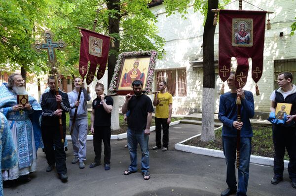 Служба в храме при Бутырской тюрьме Служба в храме при Бутырской тюрьме