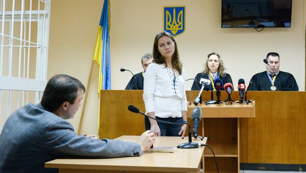 Сестра Надежды Савченко Вера Савченко во время допроса в Подольском районном суде Киева по делу против Игоря Плотницкого