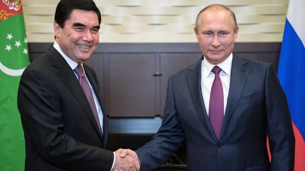 Президент РФ Владимир Путин и президентом Туркменистана Гурбангулы Бердымухамедов. Архивное фото