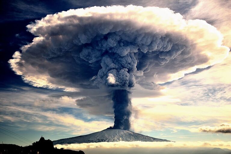 Работа фотографа из Италии Giuseppe Mario Famiani Sensazioni, Etna in Eruzione, занявшая первое место в категории Природа на фотоконкурсе Siena International Photography Awards