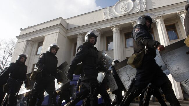 Спецназ украинской полиции у здания Верховной рады в Киеве