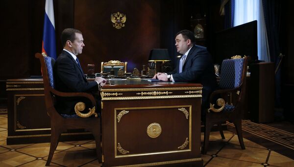 Дмитрий Медведев и генеральный директор Российского экспортного центра Петр Фрадков во время встречи в резиденции Горки. 1 ноября 2016