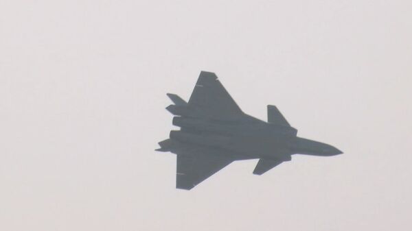 Кадры дебютного полета китайского истребителя пятого поколения J-20 Кадры дебютного полета китайского истребителя пятого поколения J-20