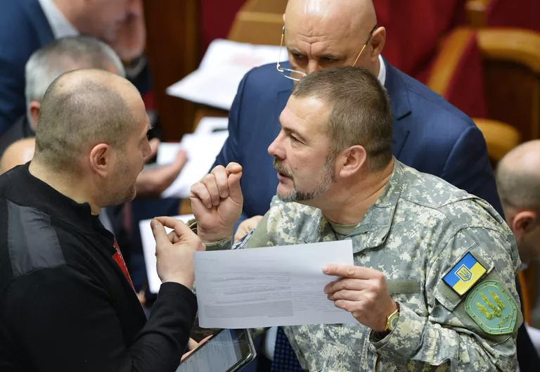 Народный депутат Борислав Береза и народный депутат от фракции Народный фронт Юрий Береза на заседании Верховной рады Украины Народный депутат Борислав Береза и народный депутат от фракции Народный фронт Юрий Береза на заседании Верховной рады Украины