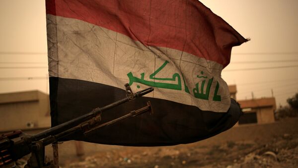 Иракский флаг во время операции против ИГ в Барталле к востоку от Мосула