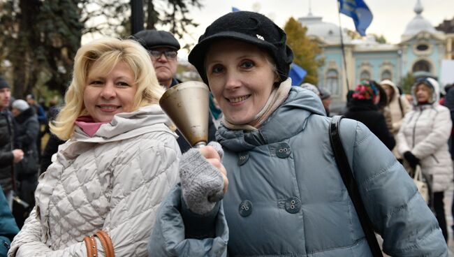 Митинг против высоких тарифов у здания Верховной рады в Киеве. 1 ноября 2016