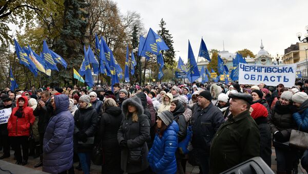 Митинг против высоких тарифов у здания Верховной рады в Киеве. Архивное фото