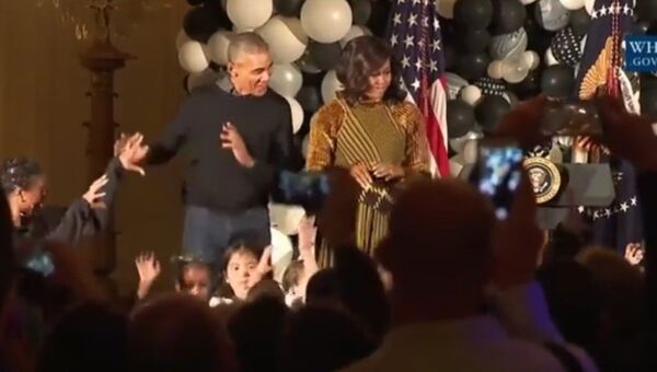 Барак и Мишель Обама танцуют