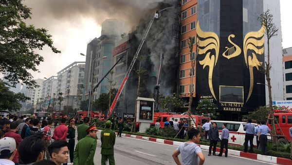 Пожар в караоке-баре в столице Вьетнама Ханое