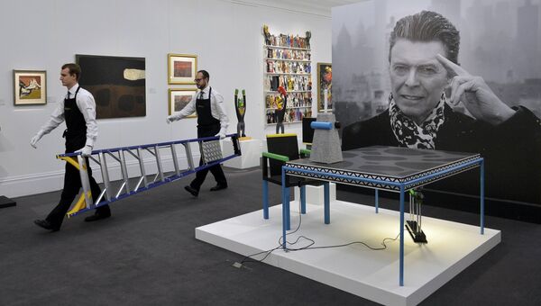 Предаукционная выставка вещей Дэвида Боуи в Лондоне