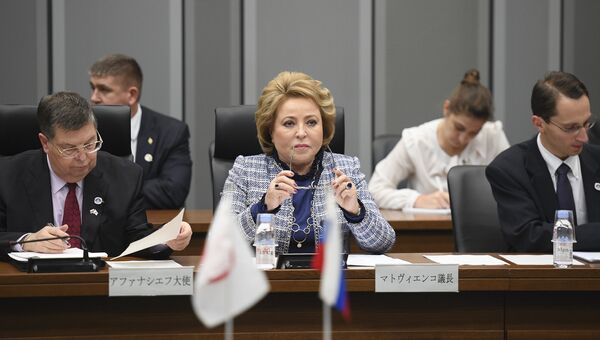 Валентина Матвиенко во время встречи с государственным министром Японии по экономическому сотрудничеству с Россией Хиросигэ Сэко. 2 ноября 2016