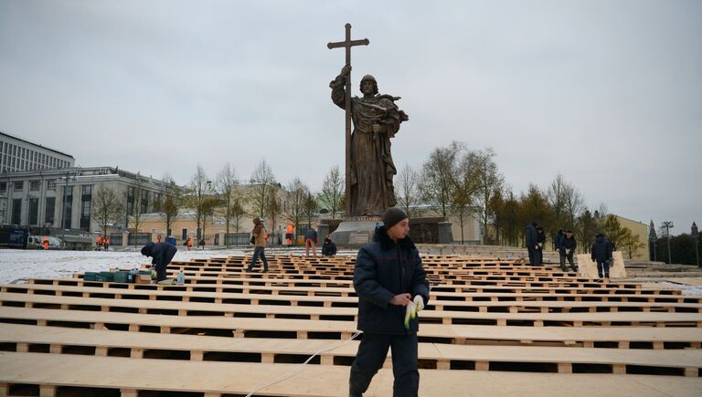 Памятник святому равноапостольному князю Владимиру на Боровицкой площади в Москве