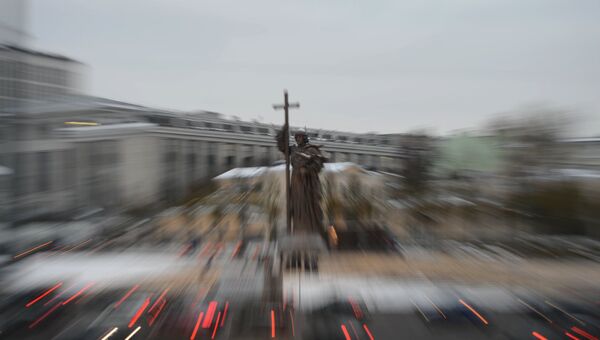 Памятник святому равноапостольному князю Владимиру на Боровицкой площади в Москве. Архивное фото