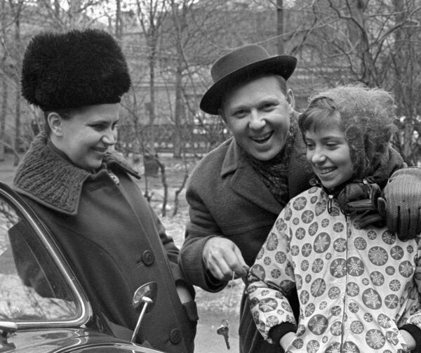 Народный артист СССР Олег Попов в кругу своей семьи