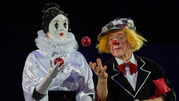 Артист цирка, клоун Олег Попов на премьере новой цирковой программы Пусть всегда будет солнце