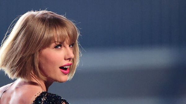 Американская певица Тейлор Свифт на 58-й Annual Grammy Awards в Лос-Анджелесе