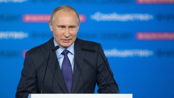Президент РФ Владимир Путин выступает на форуме активных граждан Сообщество. 3 ноября 2016