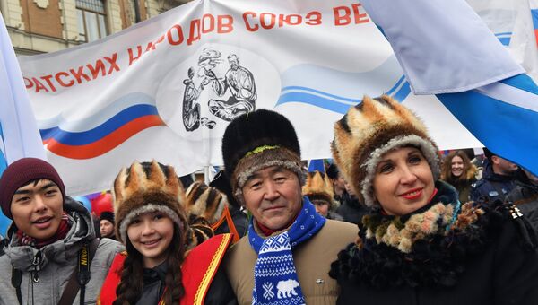 На марш в честь Дня народного единства в Москве вышло более 80 тысяч человек.