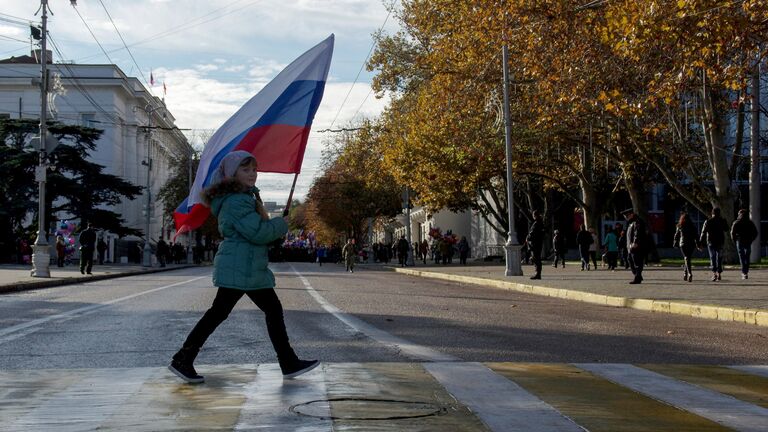 Безопасность на территории России в День народного единства обеспечивают более 17 тысяч сотрудников органов внутренних дел.