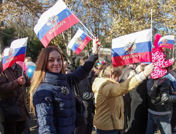 Я уверен, что наша идеология заключается в том, что мы должны быть великой мощной нацией, - заявил лидер партии Справедливая Россия Сергей Миронов в ходе праздничного концерта-митинга.