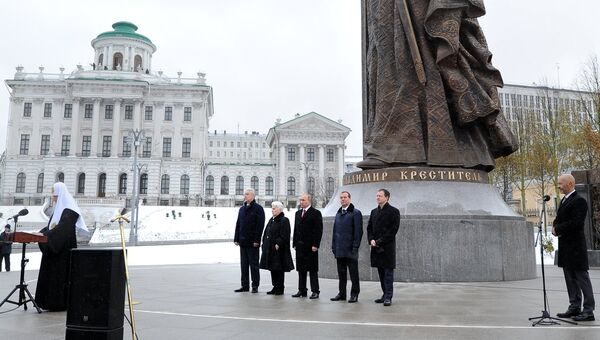 Церемония открытия памятника князю Владимиру на Боровицкой площади в Москве