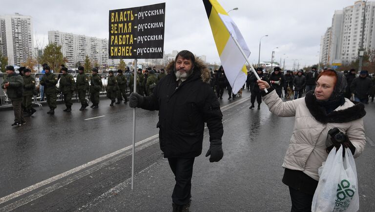 Участники шествия в Люблино