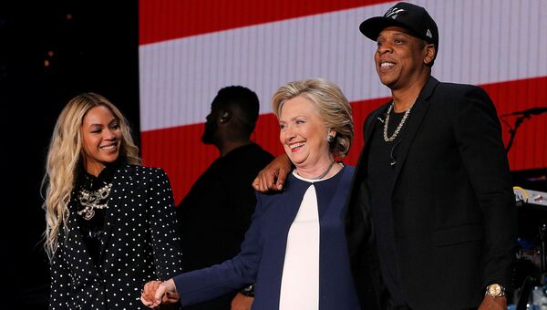 Хиллари Клинтон c певцами Бейонсе и Джей Зи. 5 ноября 2016 год