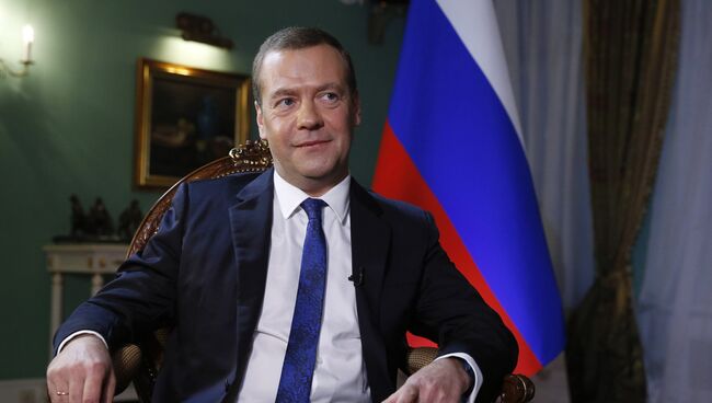 Интервью премьер-министра РФ Д. Медведева ведущей программы Новости Второго телеканала Израиля