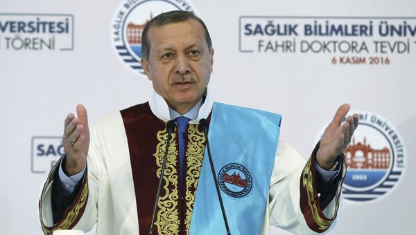 Президент Турции Тайип Эрдоган выступает в медицинском университете Стамбула. 6 ноября 2016