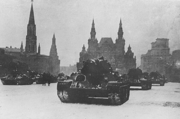 оенный парад на Красной площади 7 ноября 1941 года