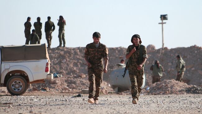 Формирования вооруженной коалиции Силы демократической Сирии в районе города Ракка