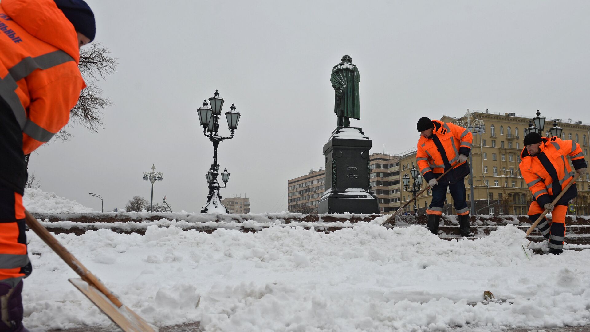 Уборка снега в Москве - РИА Новости, 1920, 03.01.2022