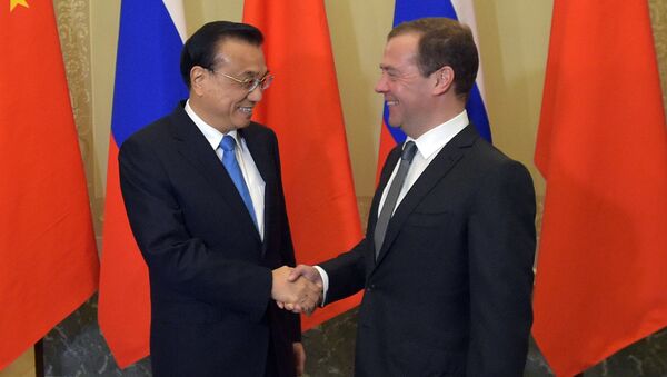 Председатель правительства РФ Дмитрий Медведев и премьер Госсовета КНР Ли Кэцян во время 21-й регулярной встречи глав правительств России и Китая в Санкт-Петербурге. 7 ноября 2016