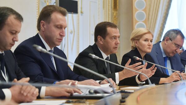 Председатель правительства РФ Дмитрий Медведев во время 21-й регулярной встречи глав правительств России и Китая в Санкт-Петербурге. 7 ноября 2016