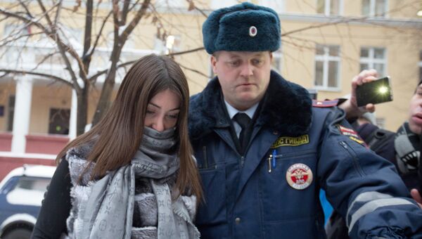 Задержанная за нарушение ПДД Мара Багдасарян в Савеловском районом суде Москвы. 7 ноября 2016
