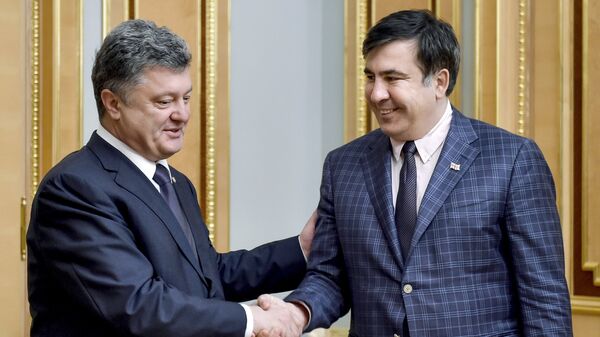 Президент Украины Петр Порошенко и экс-председатель Одесской областной государственной администрации Михаил Саакашвили. Архивное фото