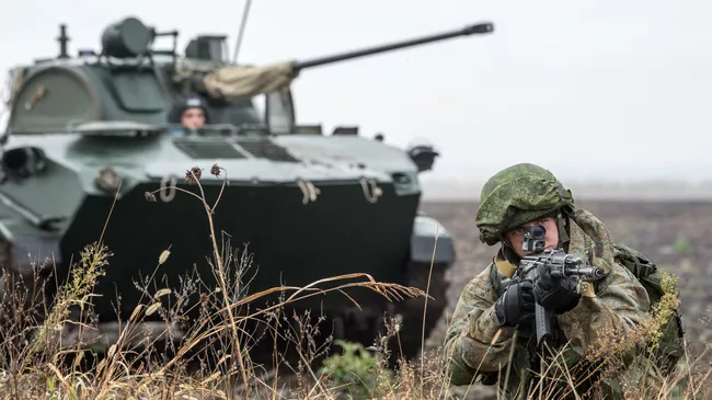 Российские военнослужащие во время совместных учений ВДВ России, Белоруссии и Сербии Славянское братство-2016 в Сербии