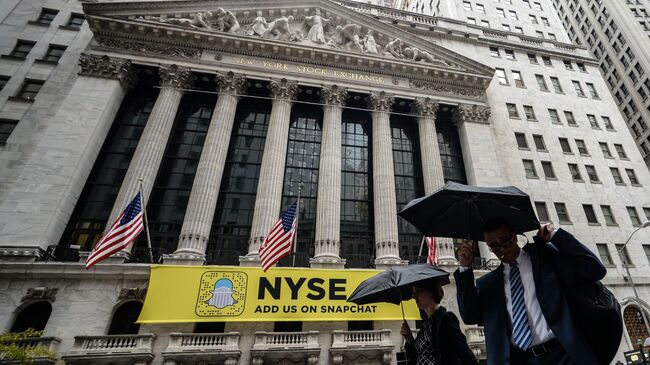 Здание Нью-Йоркской фондовой биржи. Архивное фото Здание Нью-Йоркской фондовой биржи. Архивное фото