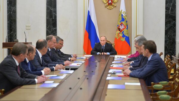 Президент РФ Владимир Путин проводит оперативное совещание с постоянными членами Совета безопасности РФ в Кремле. 8 ноября 2016