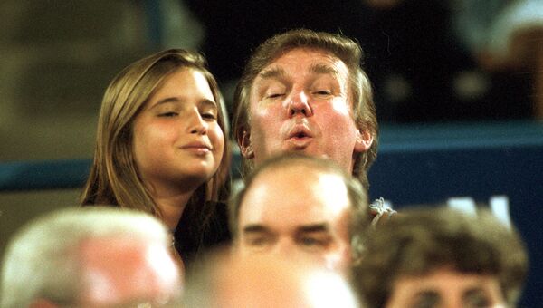 Дональд Трамп со своей дочерью Иванкой на теннисном турнире US Open в Нью-Йорке, США. 7 сентября 1994