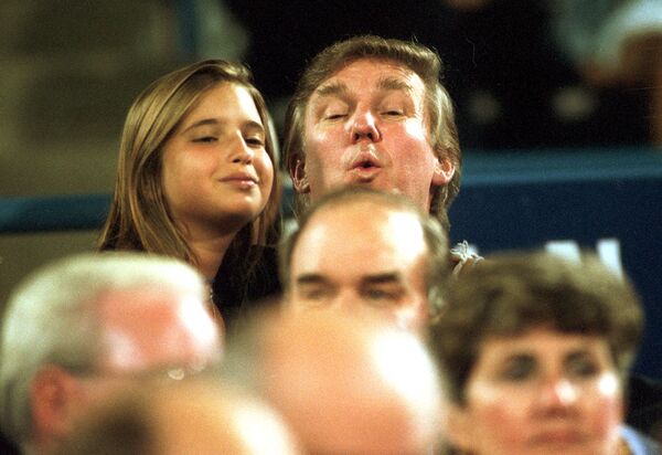 Дональд Трамп со своей дочерью Иванкой на теннисном турнире US Open в Нью-Йорке, США. 7 сентября 1994